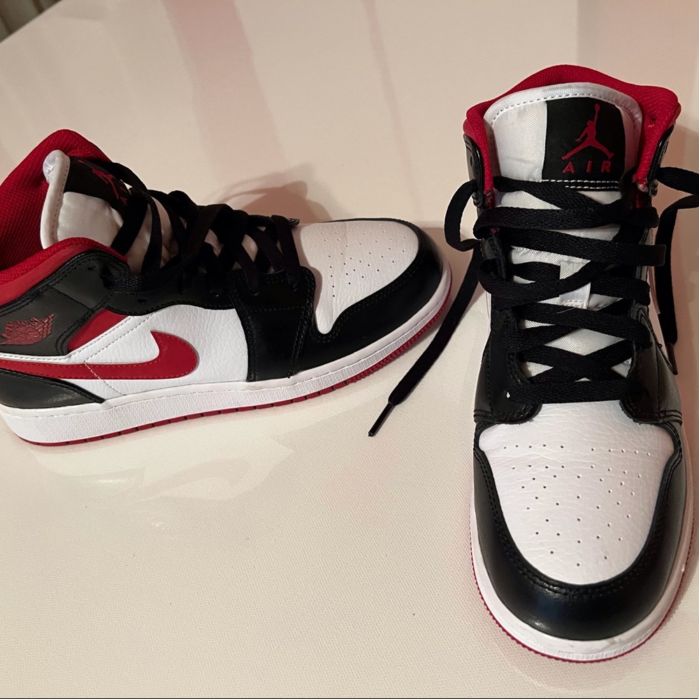 Nike Air Jordan 1 mid Sneakers